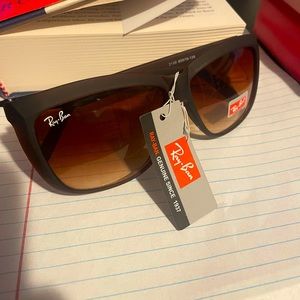 Cool brown tint Ray-band sunglasses